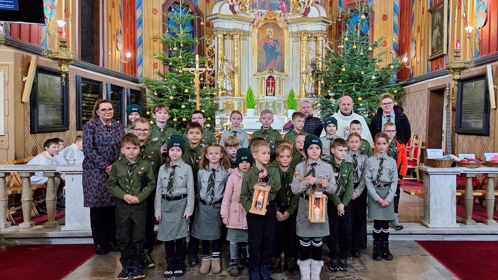 Betlejemskie Światło Pokoju przyniesione przez Zuchów - Babiogórskie Wilczki i ostatnie Roraty z Leooo...